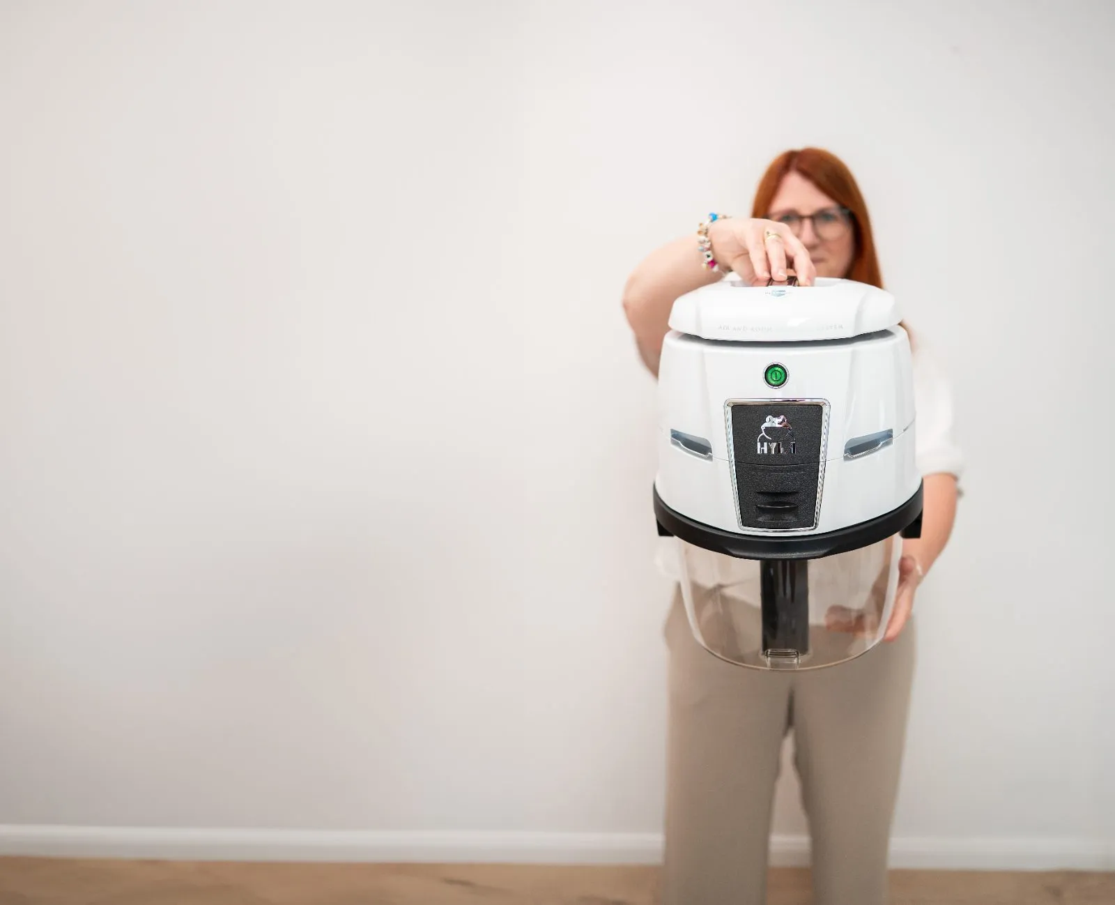 Daniela Wolf präsentiert das HYLA System